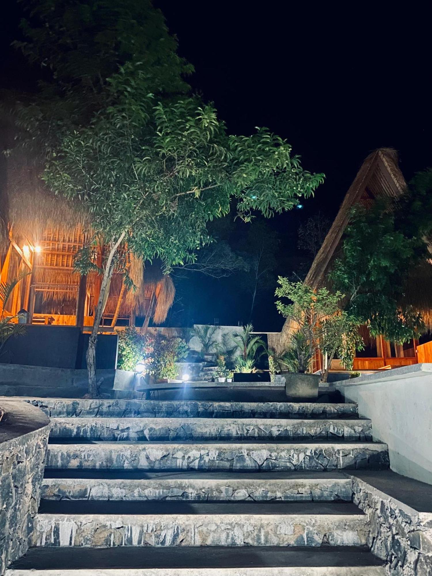 Sky Mountain Views Hotell Kuta  Exteriör bild